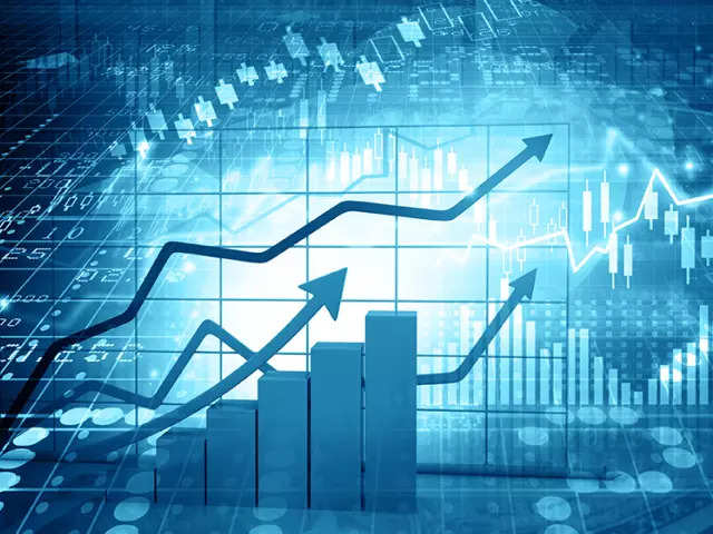 7 Stellar Stocks: From Mutual Fund Favorites to 100%+ Gains in 2023