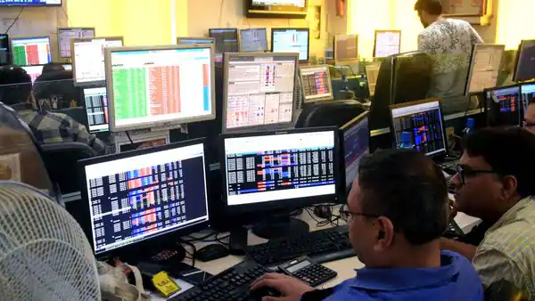 FPIs Sell Rs 1,244 Cr, DIIs Add Rs 830 Cr in Monday's Market