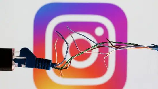 Mark Zuckerberg loses $3 billion after Facebook, Instagram globally down