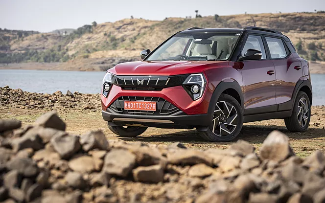 Mahindra XUV 3OO Soars with 50,000 Bookings in Just One Hour