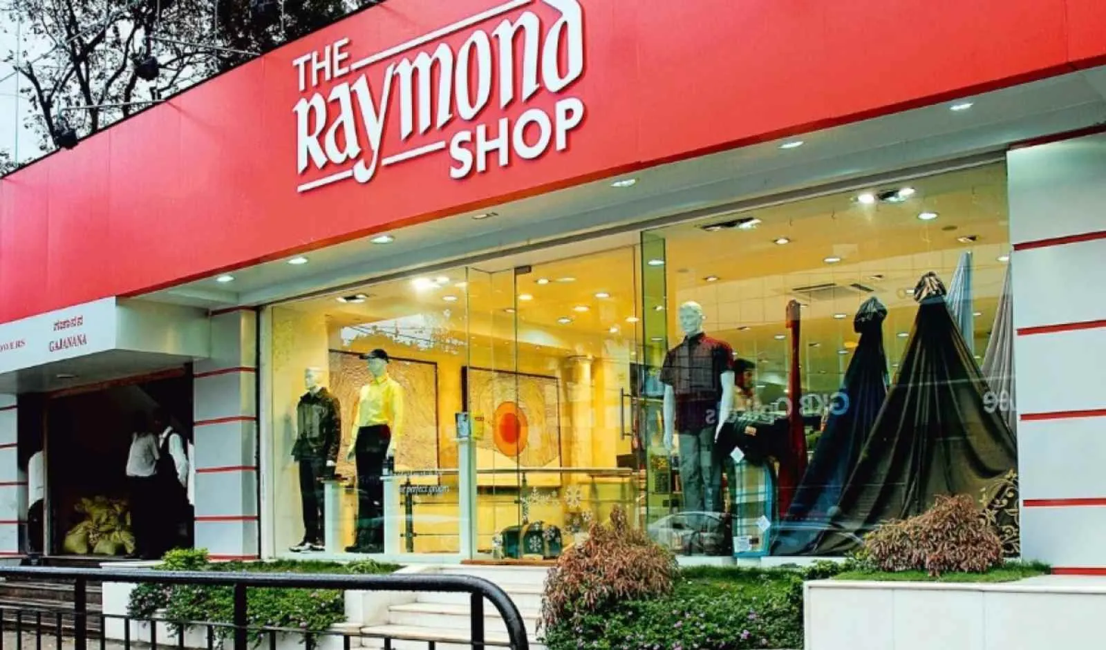 Raymond Lifestyle Lists at ₹3,020 on NSE, Drops 5% on First Day