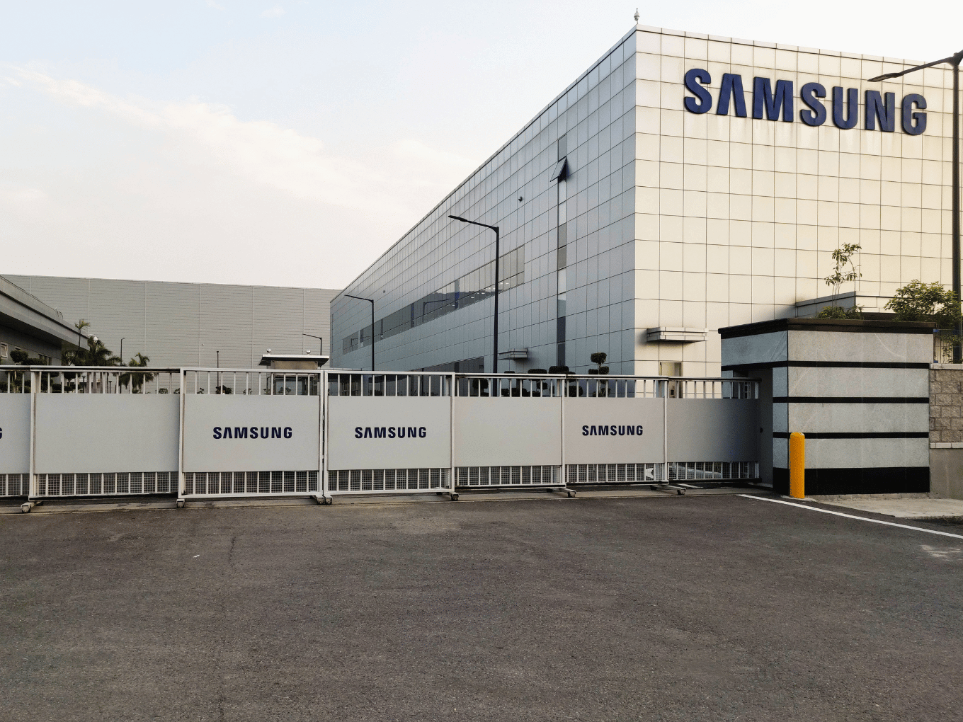 Samsung India Workers Begin Indefinite Strike Over Union and Wage Issues