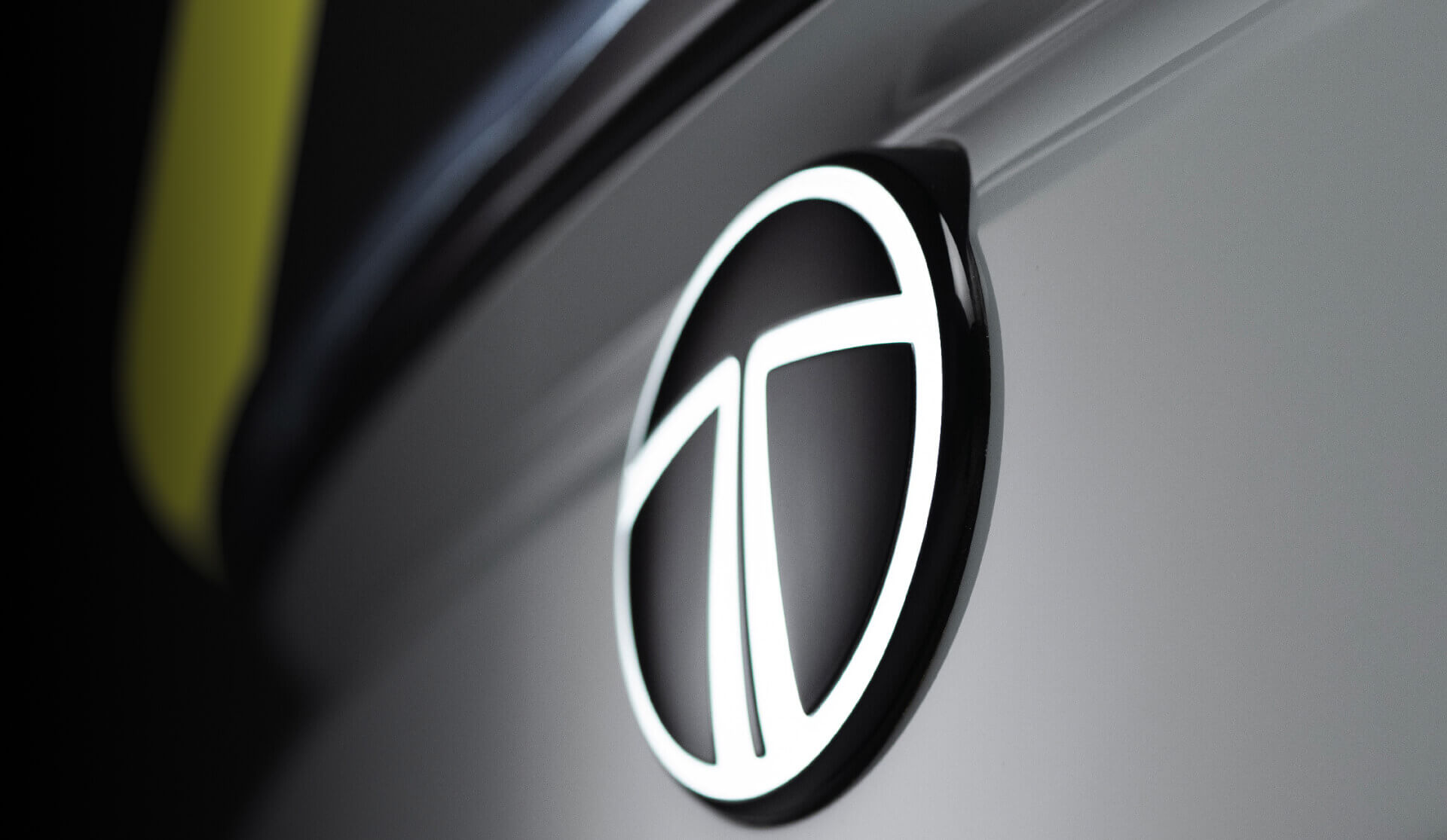 Tata Motors Stock Drops 5% as UBS Predicts Further Decline