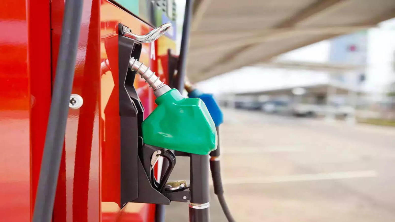 Petrol, Diesel Prices Likely to Drop as Windfall Tax on Crude Oil Cut to Zero
