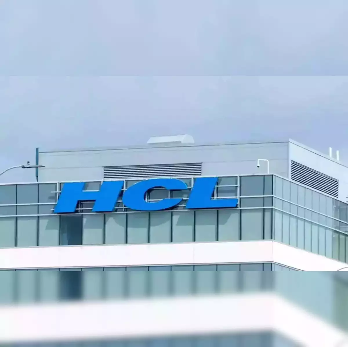 HCLTech Announces 7% Salary Hike, Top Performers to See Up to 15% Increase