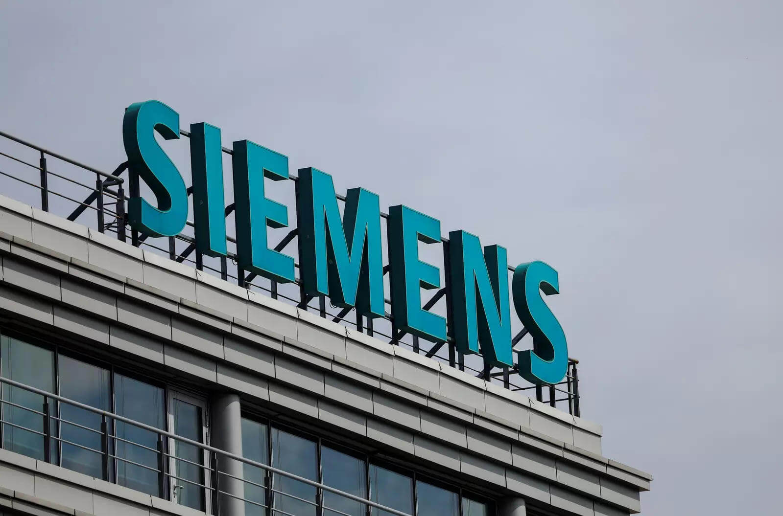 Siemens to Acquire Altair Engineering for $10.6 Billion in Strategic Tech Expansion