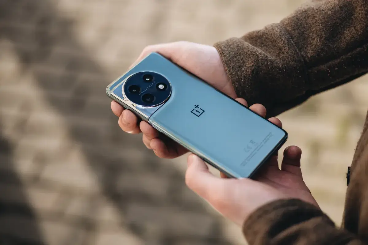 OnePlus Fined Rs 5,000 for Missing User Manual in Phone Box 