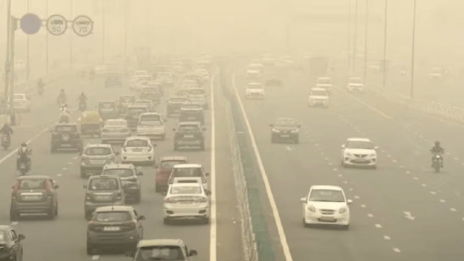 Delhi's Air Quality Hits 'Severe' Level as AQI Crosses 400