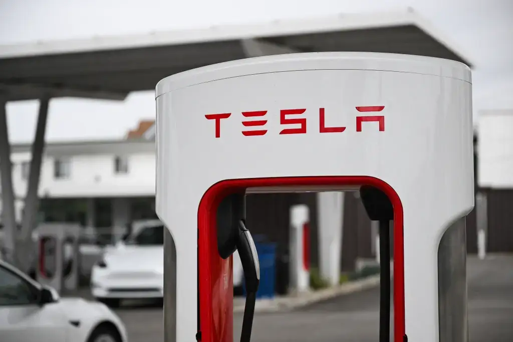 Tesla Begins Hiring in India After Elon Musk’s Meeting with PM Modi