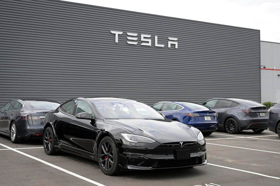 Tesla's India Debut: Showrooms in Mumbai and New Delhi