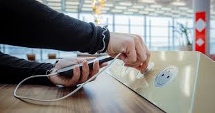 सार्वजनिक चार्जिंग पोर्ट का खतरा: जूस जैकिंग